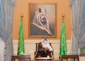 أمير تبوك يستقبل المواطنين في اللقاء الأسبوعي