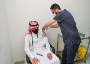 “صحة الرياض” تواصل تقديم خدماتها للمستفيدين في مركز لقاحات كورونا في محافظة الزلفي