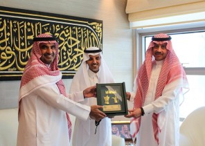 سفير المملكة لدى الأردن يكرم مساعد الملحق الثقافي والمشرف على وحدة المتابعة والجودة