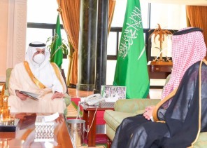 بارك سموه حصولهم على المركز الأول في الخدمات المقدمة لمرتادي المطارات بالمملكة .. أمير تبوك يستقبل مدير مطار الأمير سلطان بن عبدالعزيز