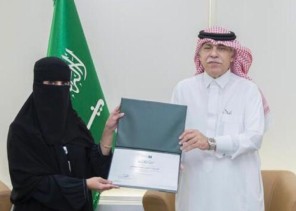 وزير التجارة يقف على أعمال فرع الوزارة بمنطقة القصيم ويكرم الموظفين المتميزين