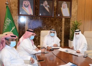 أمين الشرقية يناقش الاستراتيجيات والمبادرات والخطط البلدية المستجدة وبرنامج ركائز استدامة كفاءة الإنفاق