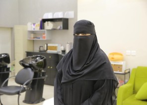 سعودية من بند الأجور  إلى مستثمرة في المشاغل النسائية