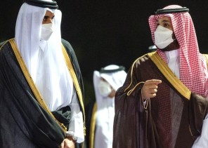 ولي العهد يستقبل سمو أمير دولة قطر بمطار الملك عبدالعزيز الدولي في جدة