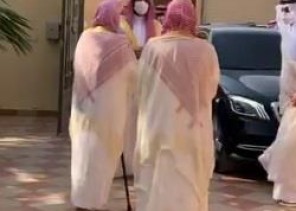 شاهد: ولي العهد يزور الشيخ صالح الفوزان لتهنئته بمناسبة حلول عيد الفطر المبارك