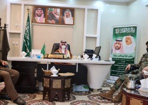 رئيس مركز عمود يتقدم المصلين ويستقبل المهنئين بعيد الفطر المبارك