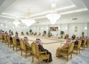 سمو الأمير فيصل بن خالد بن سلطان يستقبل مديري الجهات الحكومية المدنية والعسكرية بالمنطقة