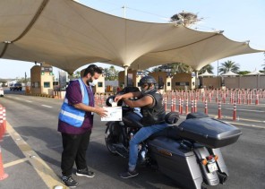 أمانة الشرقية تواصل فعاليات مبادرة ” صحتك أمانة ” لتعزيز الالتزام بالإجراءات الاحترازية بين المسافرين عبر جسر الملك فهد