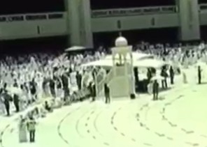 شرطة مكة المكرمة: إيقاف شخص حاول الصعود على منبر الحرم المكي أثناء خطبة الجمعة وجاري استكمال الإجراءات النظامية بحقه