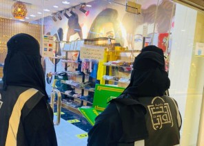 مراقبات بلدية القريات إنذار ومخالفة 5 منشآت