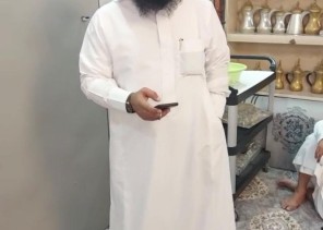 المعلم فهد بن ثروي الشمري يلتقي بـ”أصدقائه” ويقيم مأدبة عشاء ترحيباً وأحتفاء  بهم في حي السلي بالرياض