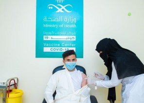 صحة حفر الباطن تبدأ في تطعيم الفئة العمرية من “12-18” عاماً بلقاح (فايزر)