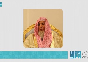 مفتي عام المملكة : وضع مصباح على منارة المسجد لبيان أن الصلاة قد أقيمت لا أصل له في الشرع وهو “من البدع”