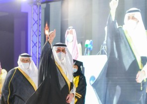 أمير تبوك يرعى حفل تخريج الدفعتين الـ 13 من حملة البكالوريوس والثامنة من حملة الماجستير لطلاب وطالبات جامعة فهد بن سلطان