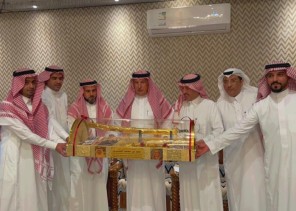 فهد العسيري بعد عقود في خدمة وطنه يتقاعد وزملاءه يحتفون به