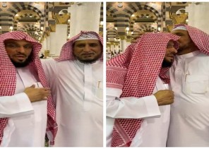 من داخل المسجد النبوي .. بالفيديو: لقاء أخوي بين الشيخ عبدالله بن مرشد الشويلعي الرشيدي والشيخ عائض القرني