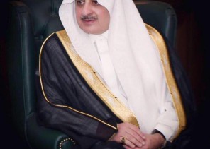 أمير تبوك يواسي أسرة الثنيان  في وفاة الشيخ ثنيان بن فهد الثنيان