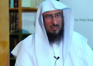 ما حكم الأخذ من مال الأمانات وإعادته كما كان دون علم أصحابها؟ .. الماجد يجيب! – فيديو