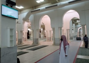 شاهد .. أمين التوعية الإسلامية في الحج والعمرة والزيارة يقف على جاهزية المنصات التوعوية بمسجد نمرة بمشعر عرفات