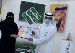 التشكيلية “ثنوى القرعاني” تقيم معرضها الشخصي الثالث في “القريات”