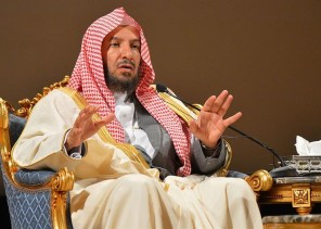 الشثري يجيب على سؤال عما إذا كان دعاء الوالدين على الولد سببا في تعاسته في الدنيا .. ويستشهد بحديث نبوي؟
