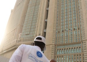 “مكارم” توزع (450) ألف عبوة ماء على الحجاج في حج 1442هـ