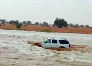 المرور: عبور الأودية أثناء جريانها يعد مخالفة مرورية .. والكشف عن عقوبتها المالية!