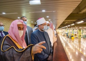 بالصور .. وزير الأوقاف المصري يزور مجمع طباعة المصحف الشريف بالمدينة المنورة
