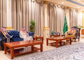 أمير الجوف يستقبل رئيس القطاع الشمالي للمياه .. ومدير عام خدمات المياه المعين حديثاً