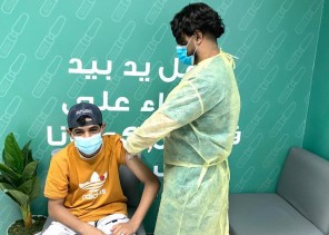 مستشفى العارضة يمنح “لقاح فايزر” للفئة العمرية من(12-18)