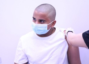 مركز لقاح كورونا بجامعة الإمام يبدأ تطعيم الفئة العمرية 12-18عام بلقاح فايزر