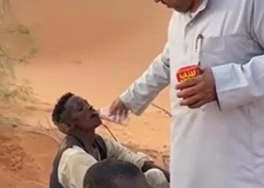 بحائل مواطن ينقذ وافدين تقطعت بهم السبل في صحراء النفود