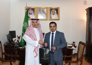 سفير المملكة في أوكرانيا يكرم رئيس البعثة بعد انتهاء فترة عمله بالسفارة