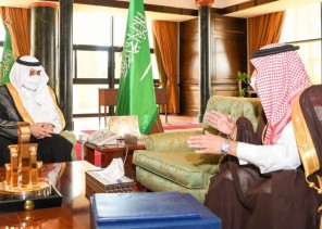 أمير تبوك يستقبل مدير صندوق تنمية الموارد البشرية بالمنطقة
