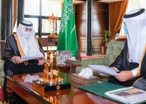 أمير تبوك يطلع على جهود أمانة المنطقة في مبادرة معالجة التشوهات البصرية