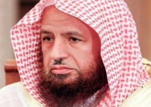 الدكتور عبدالكريم الخضير يوضح حكم الشفاعة في إنهاء المعاملات بالدوائر الحكومية