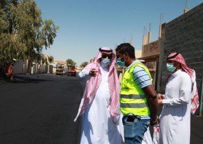 “رئيس بلدية القريات ” يتفقد عدد من الشوارع الجارى صيانتها