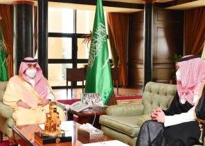 أمير تبوك يستقبل المشرف العام على البرنامج الوطني للتنمية المجتمعية في المناطق