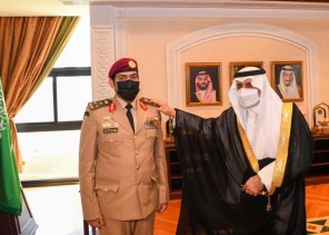 أمير تبوك يقلد العميد العطوي رتبته الجديدة