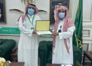 مدير الشؤون الإسلامية بالحدود الشمالية يجتمع بالمراقبين