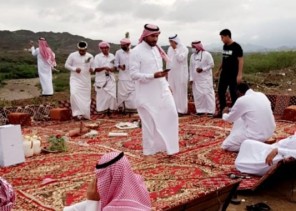 وفد أعلامي و أكاديمي يزور محافظة الحرث للأطلاع على المعالم الأثرية و المواقع السياحية