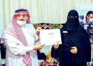 الأمير فيصل بن مشعل يزور أركان أسر جمعية كنوز في مهرجان التمور بـ”القصيم” .. ويكرم الجمعية