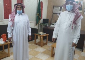مدير مكتب تعليم أملج يتفقد عددا من المدارس وسط بروتوكولات صحية