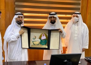 اللجنة العقارية بغرفة الباحة تكرم رئيس اللجنة الوطنية العقارية في اتحاد الغرف السعودية