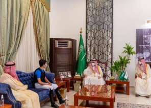 سمو أمير الجوف يكرم الخيًال المضياني لفوزه بعدة أشواط للخيالة المتمرنين في نادي سباقات الخيل بالطائف