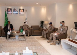 قائد القوات المشتركة المكلف يلتقي رئيس مجلس الوزراء اليمني