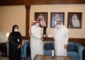 أمين الشرقية يكرم المتحدثين المشاركين في فعاليات أسبوع الإبداع البلدي بالأمانة