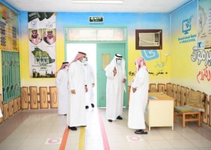 مدير عام تعليم مكّة يتفقد مدارس غرب مكة ويطمئن على سير العملية التعليمة وتطبيق الإجراءات الاحترازية