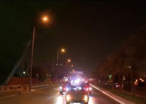 ابتهاجاً باليوم الوطني الـ 91 .. الحرس الملكي ينظم مسيرة عرض للسيارات القديمة لملوك السعودية