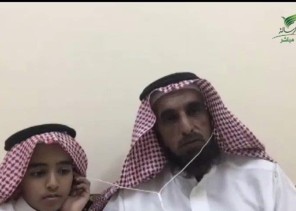 أول تعليق من الطفل عبدالرحمن الرشيدي مقدّم القهوة والتمر للأجانب وعابري السبيل في البكيرية عقب صلاة الجمعة